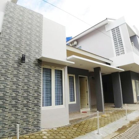 יוגיאקרטה Omah Bondi Family Homestay By Fh Stay מראה חיצוני תמונה